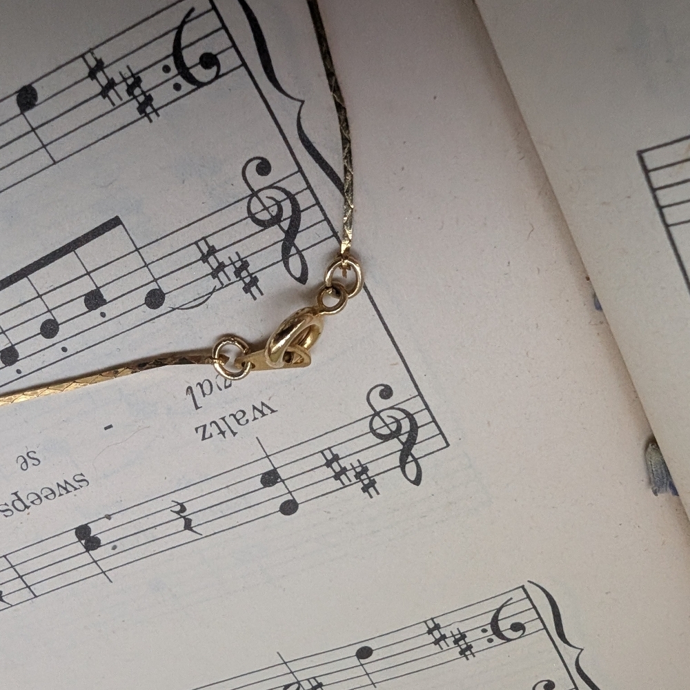 Vintage Goldtone and Faux Pearl Necklace - Picture 8 of 9